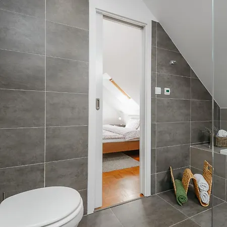Apartmán Roy 2br With Castle View, Parking & Ac By Easybnb Premium
