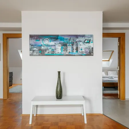 Roy 2 Bdr With Castle View, Parking & Ac
