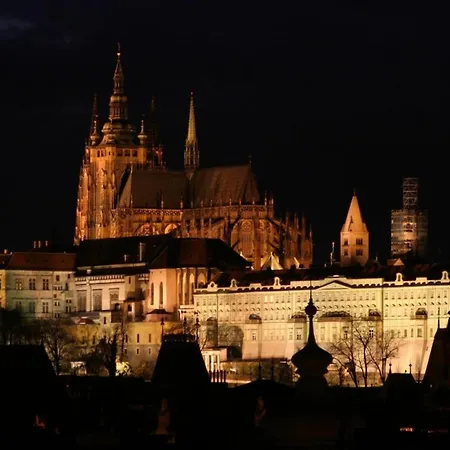 Roy 2 Bdr With Castle View, Parking & Ac Praga