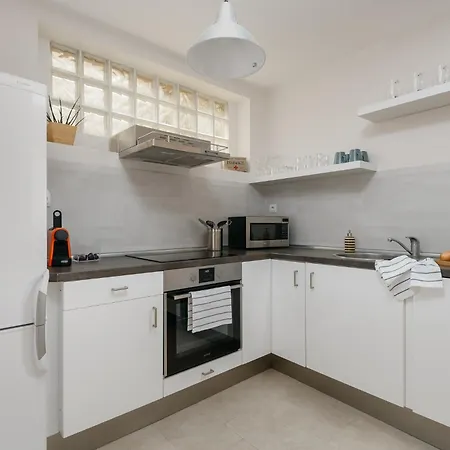 Διαμέρισμα Roy 2 Bdr With Castle View, Parking & Ac