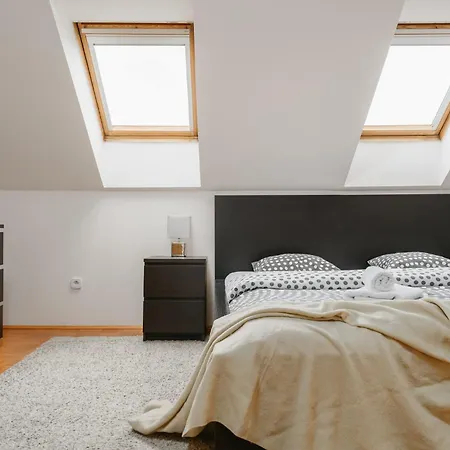 Διαμέρισμα Roy 2 Bdr With Castle View, Parking & Ac