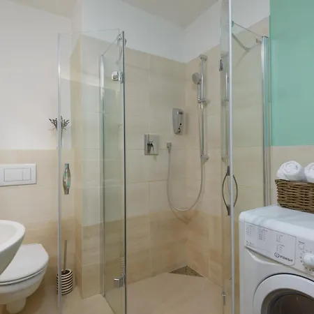 Διαμέρισμα Roy 2 Bdr With Castle View, Parking & Ac