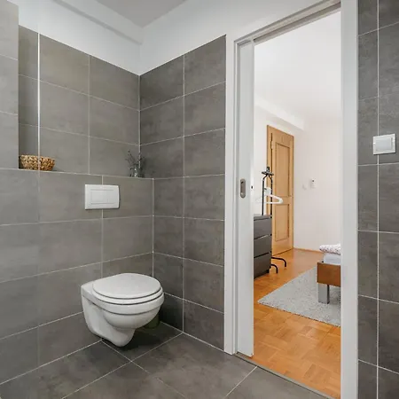 Roy 2 Bdr With Castle View, Parking & Ac Διαμέρισμα Πράγα