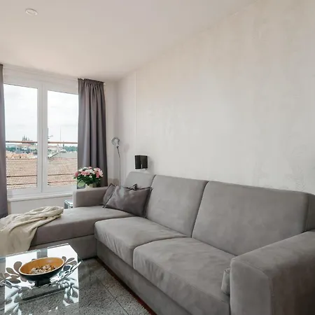 Roy 2 Bdr With Castle View, Parking & Ac Διαμέρισμα *