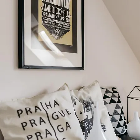 Roy 2 Bdr With Castle View, Parking & Ac Praga