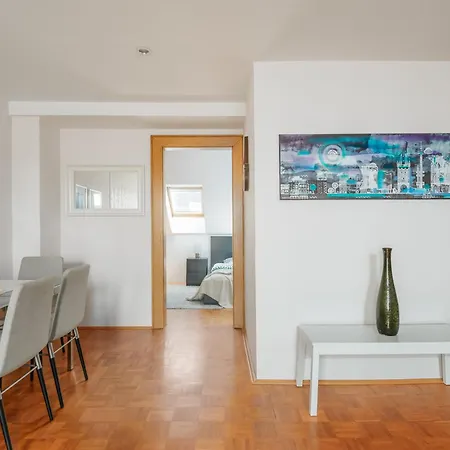 Roy 2 Bdr With Castle View, Parking & Ac Διαμέρισμα *