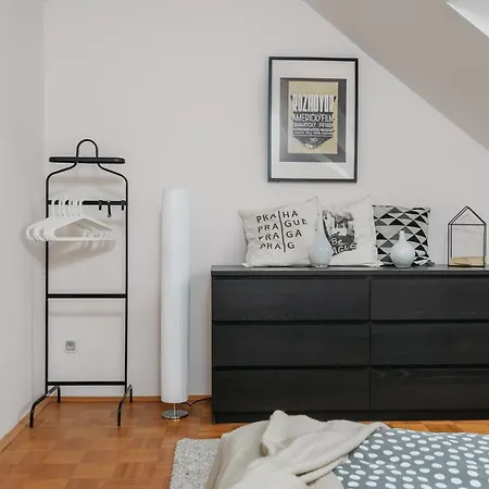 Roy 2 Bdr With Castle View, Parking & Ac Διαμέρισμα