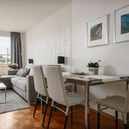 Roy 2 Bdr With Castle View, Parking & Ac