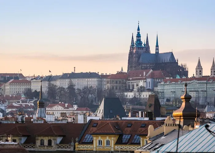 Roy 2 Bdr With Castle View, Parking & Ac * Praga