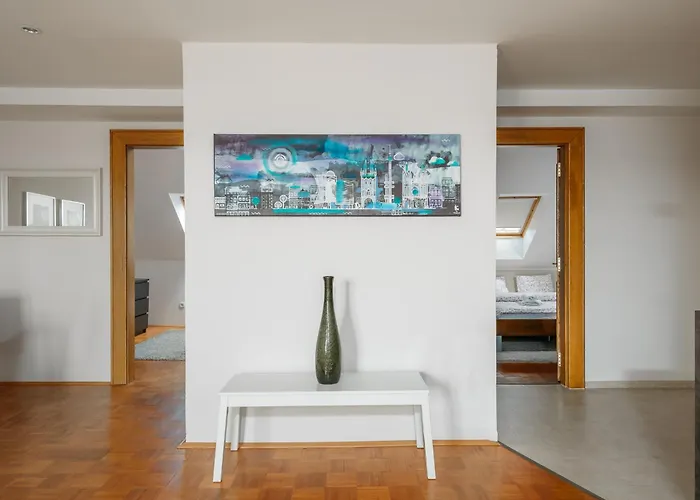 Roy 2 Bdr With Castle View, Parking & Ac
