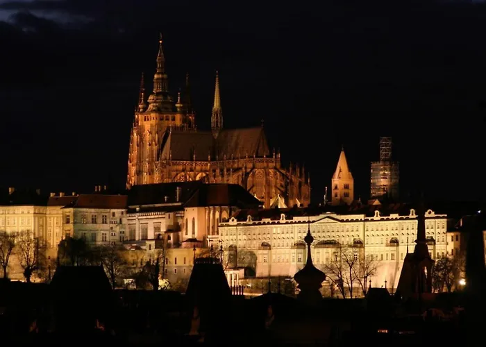 Roy 2 Bdr With Castle View, Parking & Ac Praga