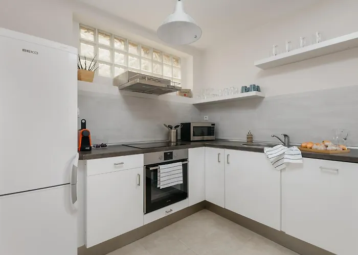 Apartamento Roy 2 Bdr With Castle View, Parking & Ac