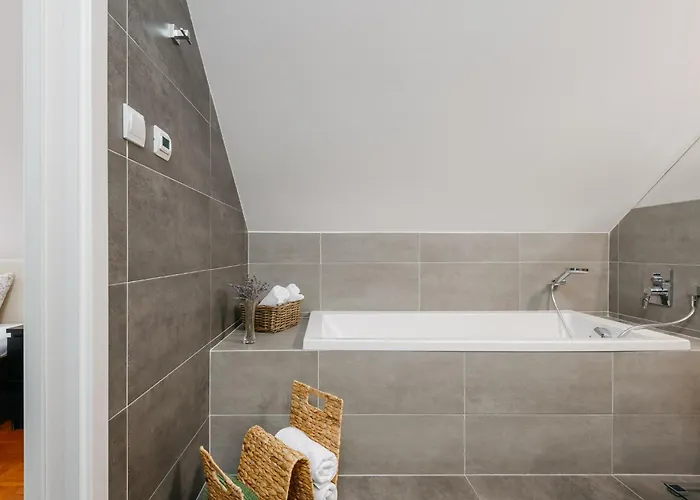 Apartamento Roy 2 Bdr With Castle View, Parking & Ac Praga
