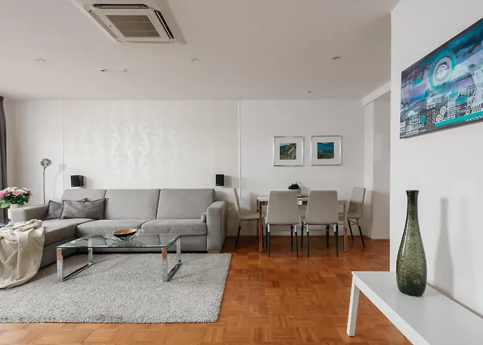 Apartamento Roy 2 Bdr With Castle View, Parking & Ac *