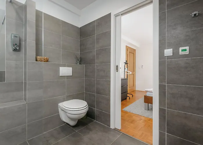 Roy 2 Bdr With Castle View, Parking & Ac Apartamento Praga