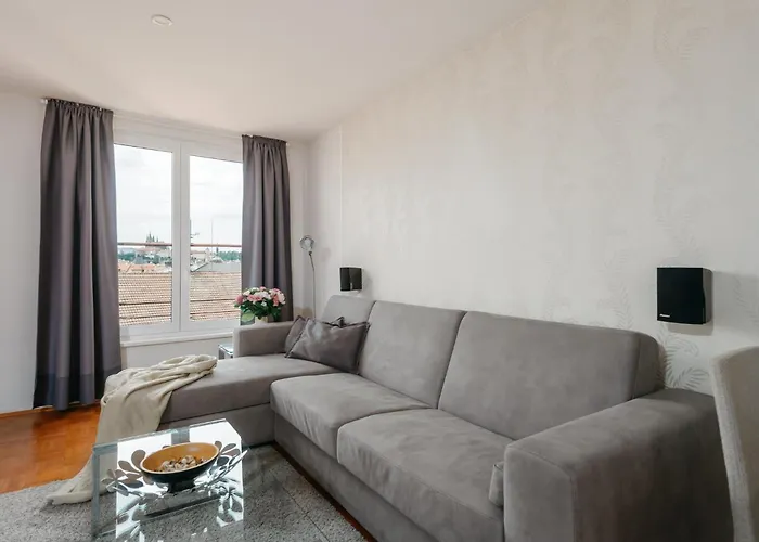 Roy 2 Bdr With Castle View, Parking & Ac Apartamento *