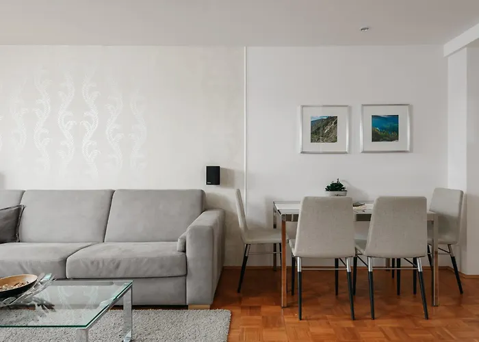 Roy 2 Bdr With Castle View, Parking & Ac Apartamento Praga