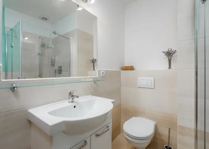 Roy 2 Bdr With Castle View, Parking & Ac Praga